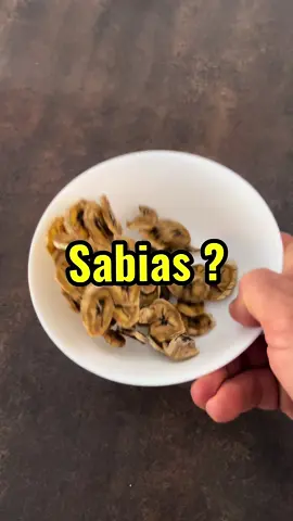 Plátanos Deshidratados  📝Guia para deshidratar: 🍌  •Precalienta tu air-flyer a 60°C •Mientras se precalienta, corta los plátanos en rodajas finas y uniformes. •Coloca las rodajas de plátano en la cesta en una sola capa, asegurándote de que no se superpongan. •Deshidrata los plátanos durante aproximadamente 4-5 horas. Es posible que necesites ajustar ligeramente el tiempo dependiendo de la potencia de tu freidora y del grosor de las rodajas de plátano.  •Una vez que los plátanos estén secos y crujientes al tacto, retíralos de la freidora de aire y déjalos enfriar antes de disfrutarlos como un saludable y delicioso bocadillo. También puedes hacerlo al horno a la misma temperaturas y tiempo en la opción de ventilador  ✨¡Disfruta de tus plátanos deshidratados! #deshidratarfrutas #recetasfitnes #recetasfaciles  #minitraining  #recetas