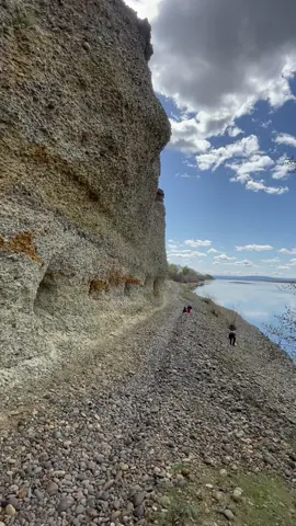 Checking out some of the man made holes at Fir Road in Southeast Washington. Would you dig in these holes? Some rockhounders are wild! #rockhound #rockhounding #rockhunter #rocktok #agate #cba 