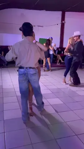 Sabor Sabooorrr..  Puro Ciclon 🌀🔥🎷   #amorbonito @Discos Goma @pawtify @TikTok #amorbonito #chihuahuastiktok #pareja #baile #ranchos #rancho #viralvideo #saxofonista #hermosa 