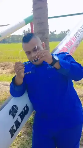 Kuala Kangsar @ Kuale Kangsor terkenal dengan Meriam Talang menjelang Hari Raya AidilFitri. Tahun ini terdapat 8 kumpulan yang akan berentap di malam raya. Dalam meraikan kegembiraan , pesanan ikhlas dari Angkatan Pertahanan Awam Malaysia Daerah Kuala Kangsar , jagalah keselamatan diri, ingatlah orang yang tersayang. p/s : cuaca sekarang hujan , hati-hati semua pada malam ini !! bako jangan tak bako🫣 #apmsanasini  #apmkualakangsar #syawal1445H  #jabatanperdanamenteri
