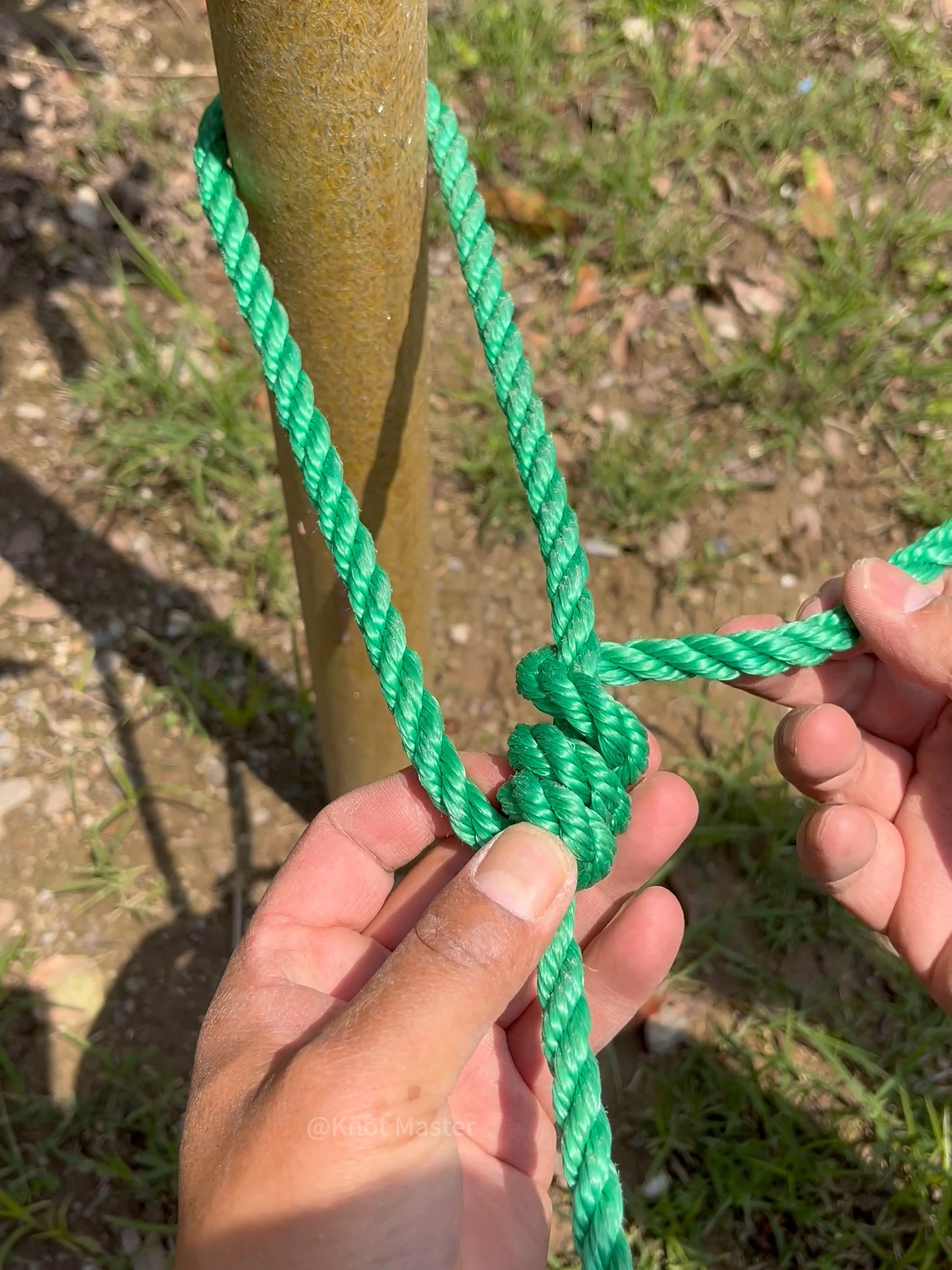 Incredible Slip Knot 🤯#camping  #survival  #bushcraft  #Outdoors #lifeskills #lifehacks #handytools #knots #knot #knotsforcamping #knotsforfishing #knotsforclimbing #knotsforsailing #knotsforboats #knotsforbeginners