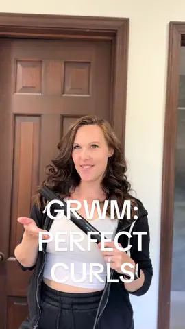 WHO DOESN’T LOVE A BOUNCY CURL!? #airflow #tymo #tymobeauty #hairtutorial #grwm #grwmroutine #hairtok #curlingiron #curlinghair #beauty #selflove #lookgoodfeelgood #volumehair #momtok #MomsofTikTok #dreamgirl 