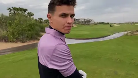 whose clothes are you wearing 🥸 #landonorris #maxfewtrell #golf #twitch #twoidiots #fyp #fypシ #foryou 