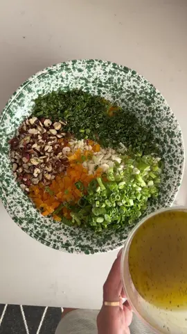סלט כרובית של הפופולר #אביביטוןגאון #FoodTok #tiktokcooking #סלט 