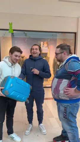 Simon ne l’avait pas vu venir ! 😁🧳