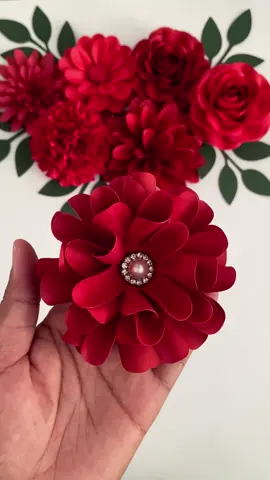 Happy Tuesday❤️🤗 Link to purchase templates  https://custompaperflowers.etsy.com - - - #etsy #etsyshop #paperflowers #processvideo #handmade #beautiful #red #Love #floresdepapel #paperart #papercrafts #paperflorist #videotutorial #paper #allred #dahlia #redflowers #redaesthetic #redflowers #cricutmade #fallcrafts #svgdesigns #svgfiles #paperflowertemplates #weddinginspiration 