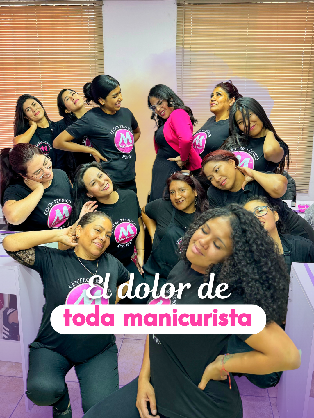 Así suenan las espaldas de mis queridas alumnas luego de un fullday.😱😱😱 Recuerda que todos los productos los puedes comprar en el distribuidor autorizado de Mia Secret @spanailspe ¿Tienes preguntas bellas? ¡Las leo bellas en los comentarios! 🤔💬 Matricúlate en algunos de mis cursos sobre uñas a través del enlace de mi perfil o escríbeme al WhatsApp al 935 829 941. 📱🗓️ Sígueme en todas mis redes para mantenerte al tanto de las últimas tendencias en belleza y cuidado de uñas. 📲💅 #Uñas #ManicuraProfesional #TendenciaEnUñas #Arequipa #Acrilico