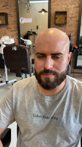 Deixe nos comentario o que vocês acharam desse resultado , acham que ficaria melhor com o cabelo ou com a cabeca raspada ? #cabeloraspado #careca #calvo #barbearia 