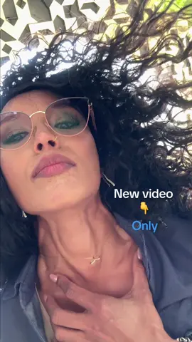 New neck vein video is ready for my vampires 😉🧛‍♂️🩸 #neckveins #neck #veins #brendabiceps 