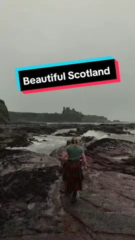 Tantallon Caslte - a mighty Douglas fortress on Scotland's east coast. 🏰🏴󠁧󠁢󠁳󠁣󠁴󠁿 A defensive blanket wall looking out to the Firth of Forth and across to the Bass Rock. Sadly, some of the castle has been claimed by the sea. I wonder how long it will be before the rest is taken too?  #tartanviking #highlander #meninkilts #Scotland #scottish #visitscotland #scotlandtiktok #tiktokscotland #scottishtiktok #scotlandtravel #scotlandadventures #outlander #bloodofmyblood 