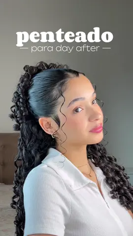 Faria esse penteado?🎀 Eu usei o Day After Estimulante de Cachos e a Gelatina Misturinha Modeladora da @Soft Hair Cosméticos para fazer esse penteado perfeitoo para o day after  Vocês tem 10% de desconto para todos os produtos com o cupom 🏷️ESTER10  *publi* • #penteado #cabelo #penteados #cabelocacheado 