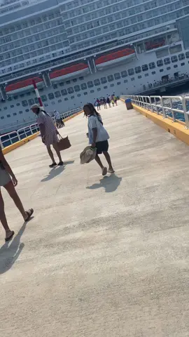 The biggest boat I’ve experienced so far. #jubilee #carnivalcruise    They had so many restaurants, a casino, a whole lot other fun things to do. We were so amazed. I got a full body massage and a dry body scrub. 😍🔥🇲🇽🚢