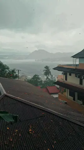 hujan. #rain #hujan #mendung  #derekota #dere #like #video #vibes #jayapuratiktok #jayapura 