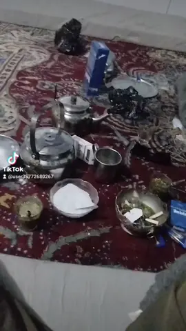 هاد حال العزابيه.🤣😂