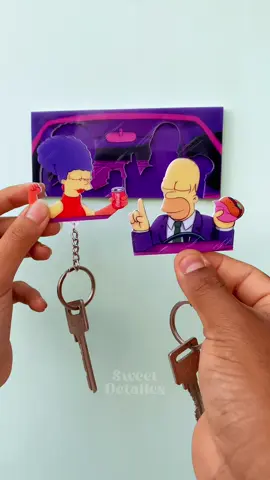 Homero y Marge 😍                                                                    Etiqueta con quién quisieras un Porta llaves así ❤️.                                                 Pedidos wsp: 933141183 - 998756066 #homerosimpson #losimpsons #simpsons #margesimpson #anime #dibujo #springfield #personalizados #detalles #amor #llaves #portallaves #novio #regalosoriginales #thesimpsons #reelsinstagram #trujillo 