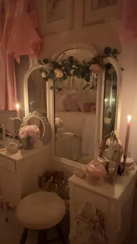 Pov: life as a princess 🩰🪽 ##antiqueroom##hyperfeminine##antiqueroomdecor##room##coquetteaesthetic##princess##aurora##coquette##dollette##romantic
