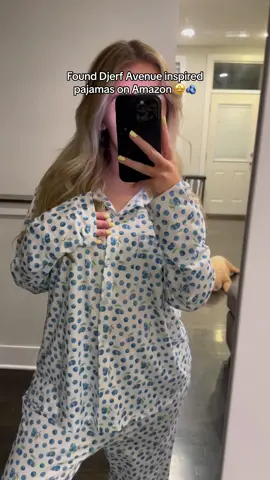 SO COMFY AND SO CUTE 🫐🤩  #pajamas #pjs #loungewear #loungewearset #matchingset #pjsets #sleepwear #djerfavenue 