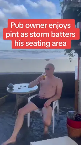Pub owner enjoys pint as a waves caused by Storm Pierrick batters his outdoor seating area #dailymirror #breakingnews #fyp #cornwall #storm 