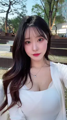 석촌호수 괜히 갔어!! 죄다 커플이야… 옆구리 시룝댜😮‍💨
