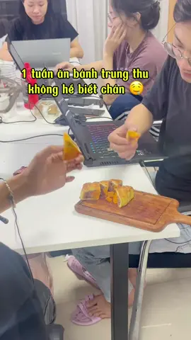 Ai bảo ngày thường không được ăn bánh trung thu 😋