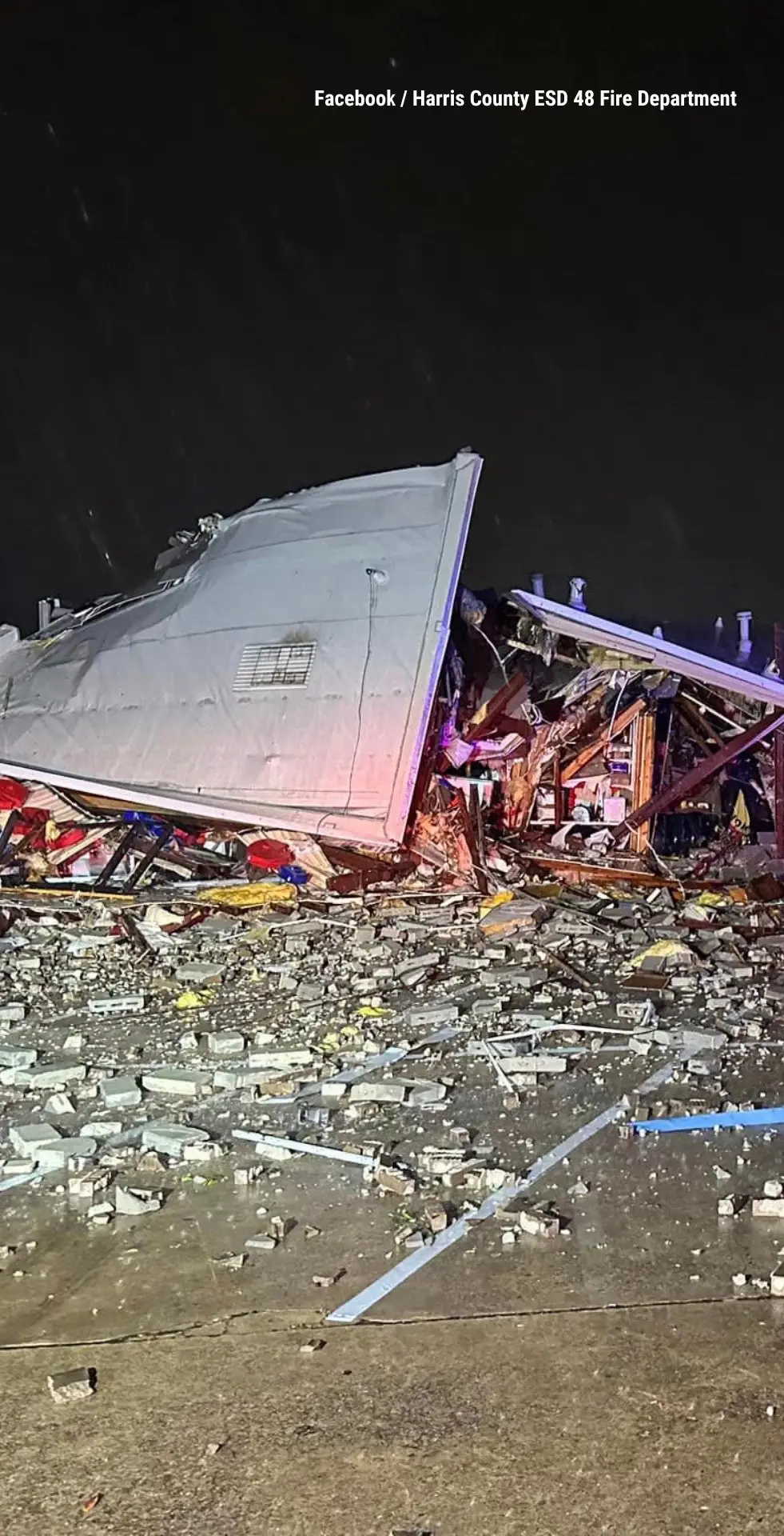 (4/10) 🚨 A possible tornado moved through Katy, Texas, on Wednesday as a dangerous severe weather threat unfolds across the South. #weatherchannel #south #severeweather #tornado #katytexas #tx #wx #tornadoes #hail #weatherreport #weathertok #images 