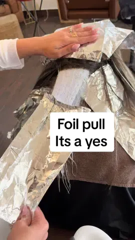 Babylight foil pulls 😋 #floridacolorist #bocaratonhairstylist #southfloridahair #bocablonde #bocaratonhair #browardcolorist #blondespecialist #wellaprofessional 