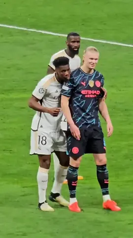 Aurélien Tchouaméni defending Erling Haaland 😂 (via jcairetaserra/X) #erlinghaaland #mancity #realmadrid #Soccer 