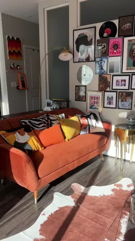 Fun apartments>>> #apartmenttour  #eclecticdecor #maximalism #fundecor #apartmenttherapy #colorfulhome 