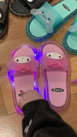 🙀Glowing slippers🩴😹#sanrio #hellokittylover #mymelody #kuromi #kuromiandmymelody #slippers 