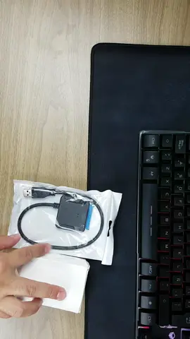 Adaptador SATA a USB 3.0 se utiliza para conectar unidad externa para que brinda acceso rápido y fácil a un disco SATA a través de un puerto USB.   Funciona para SSD SATA Y discos HDD 3.5 y 2.5 ya que viene con su adaptador AC.   #soysprotechnology #sata #usb #adaptador #ssd #hdd #pc #laptop #parati #herramientas #viral #accessories 