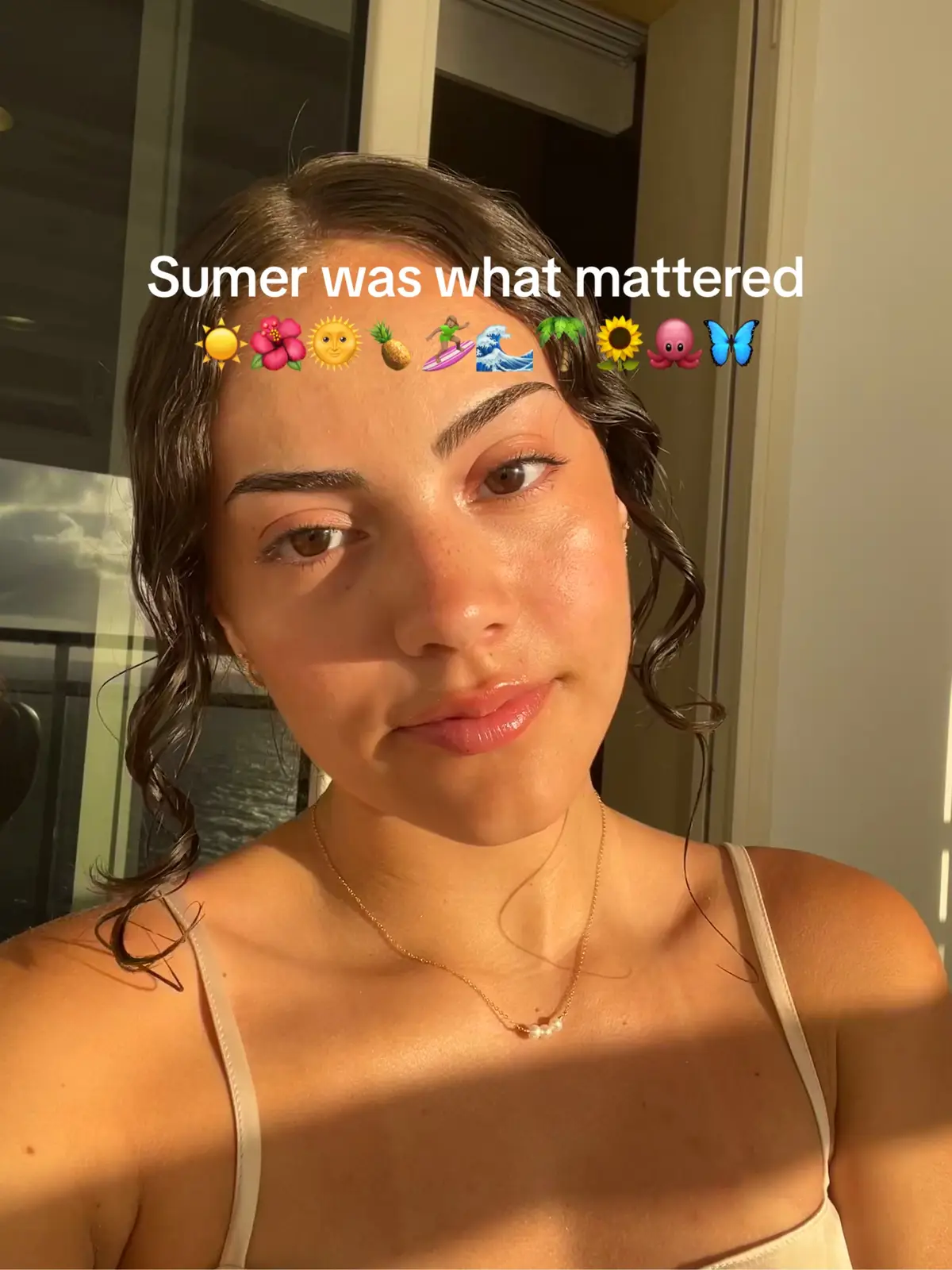 Its almsot summertime!🌴🌞🌺 @sofia🌺 #summer2024 #summertime #floridasummer #winters #sunshinestate #photocarousel #wintervssummer #summermakeup #sunkissedmakeup #beachmakeup #cleangirlmakeup #naturalmakeup #everydaymakeup 