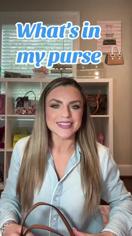 Whats in my purse?! 😳🤯👜  #whatsinmybag #whatsinmypurse #girlproblems #girlstuff #mypurse #bags #tiktokpurse 