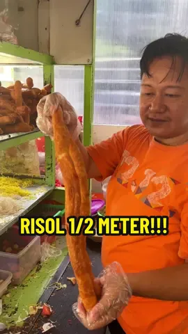 Mampir ke soto mie yang risolnya sampe 1/2 meter?!!! . #fyp #kulinerindonesia #serunyakuliner #kulinertiktok #jelajahkuliner2 #asiknyakuliner #sotomiebogor #kulinerjakarta 