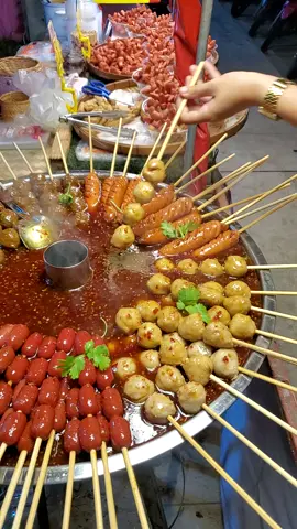 #ลูกชื้นทอด Fried Meatballs #ถนนคนเดินท่าใหม่ #จันทบุรี #streetfood #thailand #FoodLover #จารย์แซ่บ #จารย์แซ่บชวนชิม #tiktokพากิน #ปักหมุดร้านอร่อย 