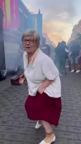 grandmama dacing in techno (Olly James - Straight From The Underground) #ollyjames #bigroomtechno #dacing #edm #funny #electronicmusic
