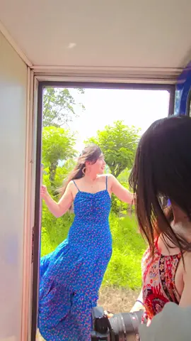 Ella Train ride - Srilanka  #ella #traveldestinations2024 #traveldestination #srilanka #srilanka #goldenhour #foryou #foryoupage #fyp #trending #alla #samsunggalaxy #s24ultra 