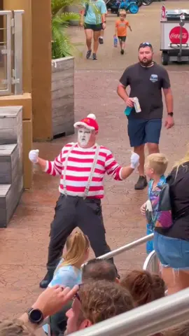 Soo funny #lol #tomthemime #tomtheseaworldmime #tommime  #tommime #mimefunny #seaworld #seaworldorlando #seaworldmime  #vibes #lol #hilarious #mime #funny #funnyvideos #fyp #foryou 