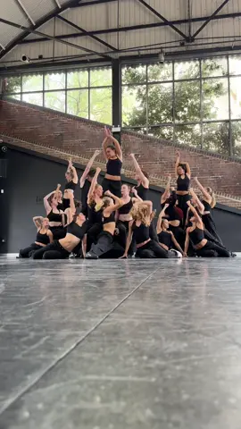 POV: You’re a loose bobby pin in Studio 4, watching our Academy students in their final rehearsal with @Danny Wijngaarden 