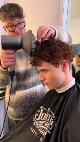 Master barber @Elliot Forbes talks through how to use our 🆕 Easy Styler Lightweight Gel on set of our latest photoshoot 💈👀 #JohnnysChopShop #cutabovetherest #menshairproducts #hairstylingproducts #hairgel #texturedhair #menshairtutorial 