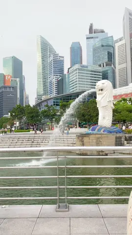 Part 4 | Fit Check at Merlion Fountain with @Sarah Prinseysah 🤍💚 #tiktokfit #fitcheck #couple #couplefit #fitideas #fashion #style #outfitcheck #outfit #trend #fyp #fypシ #foryou #merlion #merlionpark #singapore 