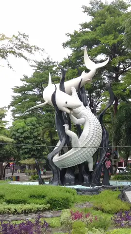 Ikon Kota Surabaya. Kamu Sudah Pernah Foto Disini? #Surabaya #KotaSurabaya #JawaTimur #WisataKota 