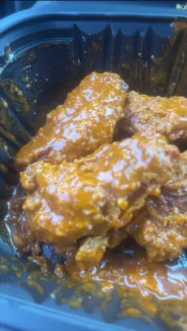 Popeyes signature hot wings🍗#fyp #fypシ #foryou #foryoupage #fypシ゚viral #eat #foodtiktok #Foodie #FoodTok #eating #mukbangeatingshow #parati #abcxyz #viral #eatwithme #bigbites #wings #popeyes #yummy #food #foodvideo #eatingvideo 
