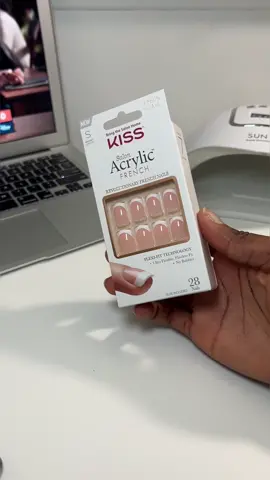 Self maintenance mini vlog #selfmaintenance #teethwhitening #teethwhiteningstrips  #beautymaintenance #blackgirlminivlog #minivlog #blackgirlmaintenancevlog #blackgirlvlogs #lashextensions #waxingathome #pressonnails #whiteningstrips  @Waxness @cliganic_ @Crest @Tweezerman @Cetaphil US @KraveBeauty @Hero Cosmetics @kissproducts @beetlesgelpolishlive 
