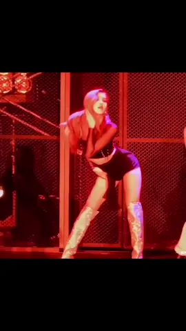 omg she is hot... #reels #short #tiktok #kpopfyp #rose #roses_are_rosie #roseedit #edit#kpop#badguy 