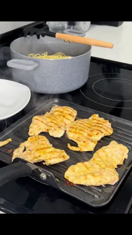 Pechuga de pollo que ise para acompañar el spaghetti quda muy blandita y un sabor 👌#foryou #pechugadepollo #filetedepollo #polloconspagetti #como#comida