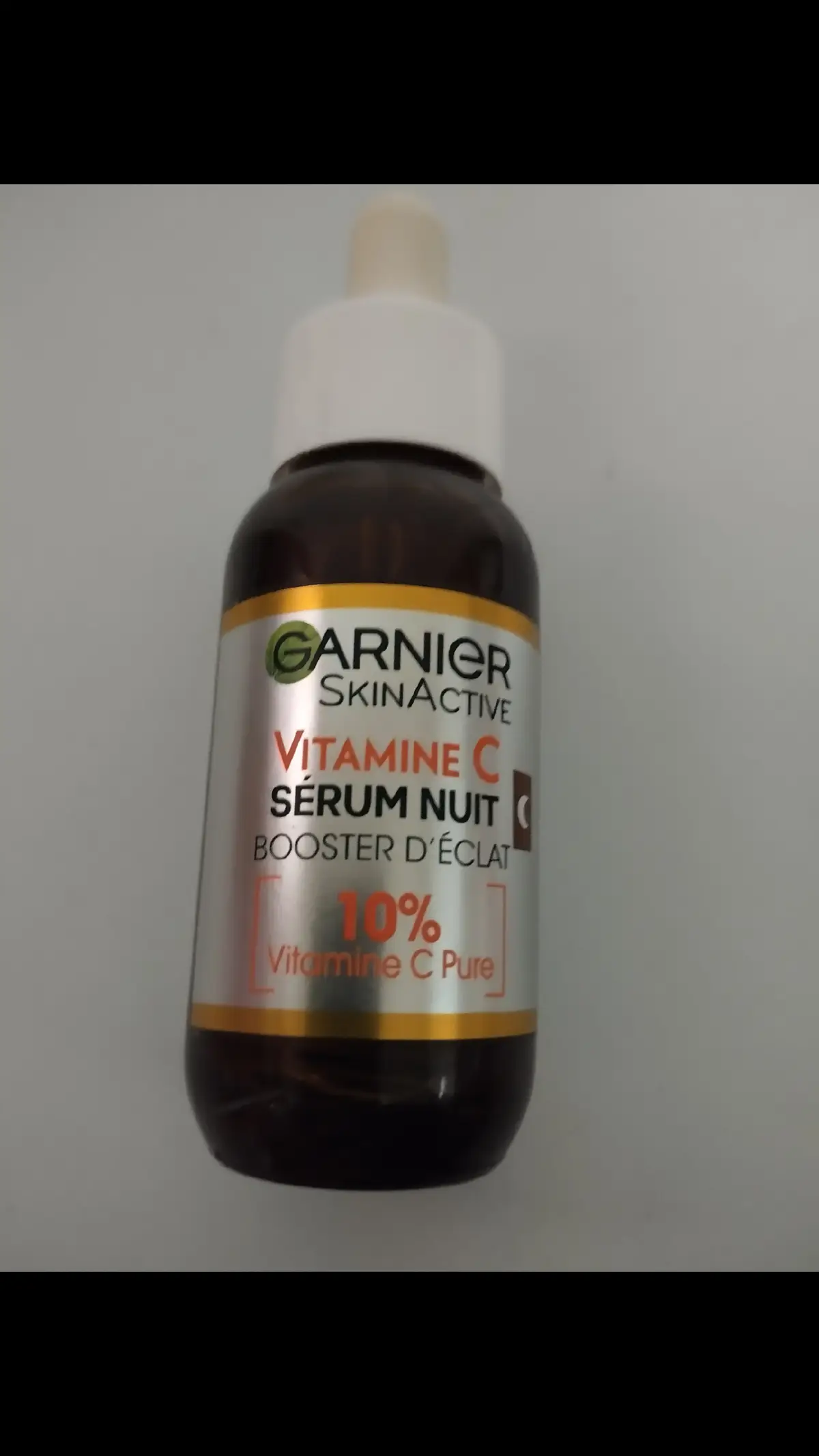 Bonsoir a tous j'espère que vous avez passé une bonne journée  Je reviens vers vous , suite a un test que j'ai eu il y a quelques semaines par @hometesterclubfr , le sérum nuit a la vitamine C de @garnierfr  Ce sérum est un essentiel a ma routine du soir il contient 10% de vitamines C , de l'acide hyaluronique qui améliore l'état de la peau  Je l'utilise le soir depuis plus de 3 semaines, le matin au réveil ma peau, est reposé, plus clair , beaucoup moins ternes et pas fatiguée, ce sérum est un vrai coup de boost a la peau , il convient à tout les types de peaux, c'est un sérum que je vous conseille  #collaborationcommercialenonremunérée #garnier #garnierfr #garnierskincare  #garniervitaminc #serumnuit #hometesterclub  #christelletesteuss