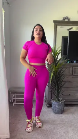 ¡Estoy super emocionada de haberlo encontrado antes de que se acabara! #workoutset #twopieceset #matchingset #comfortable #clothes #tiktokshop #shopping #cute #outfit #affordable #wow #omg #girlies#CapCut 
