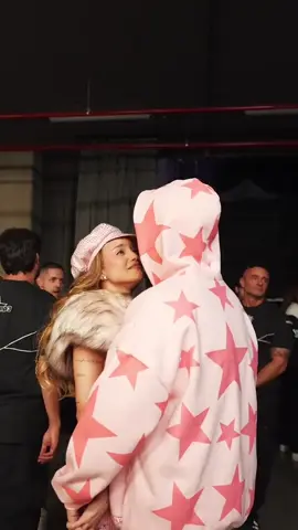 Emilia y Duki en el backstage del Movistar Arena 🧸❤️‍🩹 #emiliamernes #emilia #mp3tour #movistararena #duki #dukouknow #dukiyasupiste #dukissj100 #dukiyemilia #emiliamernes❤ #fyp #fyppppppppppppppppppppppp #parati #paratii #viralvideo #viral @dukoyasupiste @EMILIA 