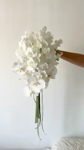 en masse orchids 🕊️🤍 #fyp #sydneywedding #weddingtiktok #bridalbouquet 