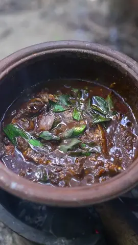 මලු මෙහෙම කාලා තියෙන අය කෝ බලන්න... #fish #cooking #WhereToEat #cuisineofsrilanka #villagers 